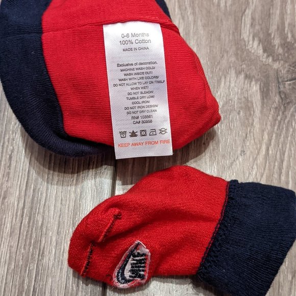 [KIDS 2/$20] NWOT Baby (0-6M) - NIKE Beanie + Booties Set - Picture 3 of 3